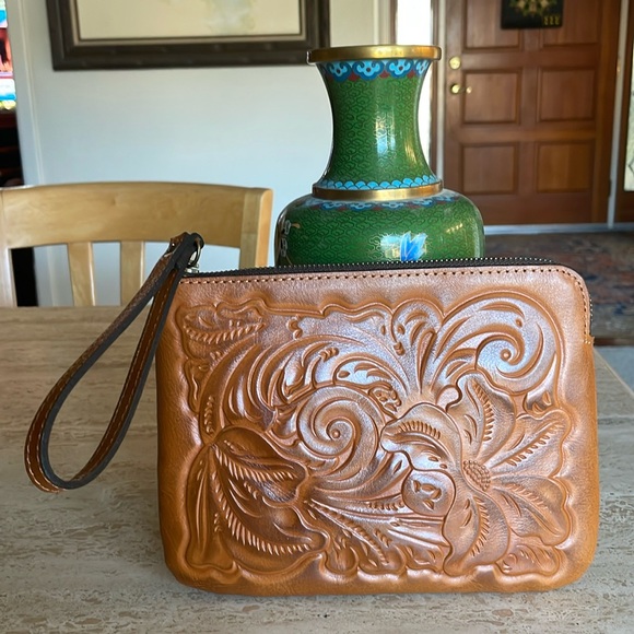🌹New PATRICIA NASH Embossed Wristlet! - Picture 7 of 7